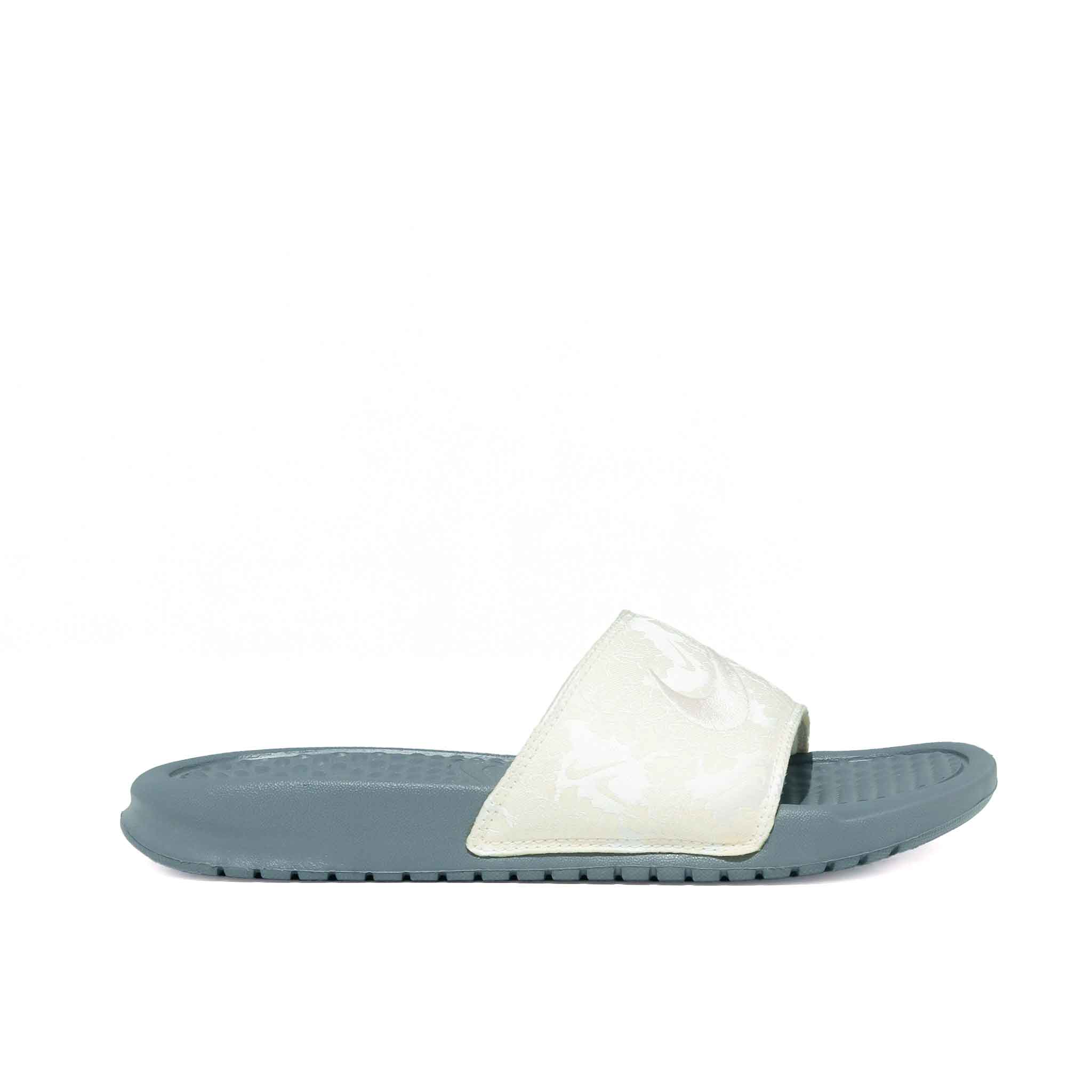 Sandalia NIKE BENASSI Mujer AV0718 002 Gris